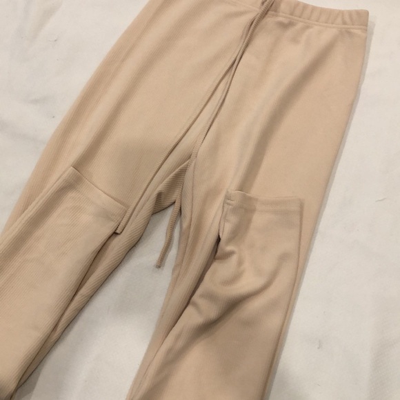 Two Piece Set . - Picture 4 of 4